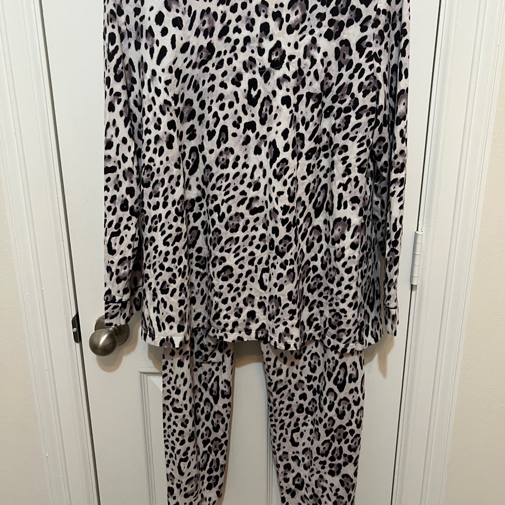 Soma Black and White Leopard Animal Print Pajama Set